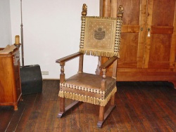 Antiker-Stuhl-33.jpg