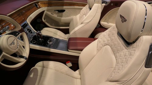 Bentley-Naht-Motive-Leder-Sitze.jpg