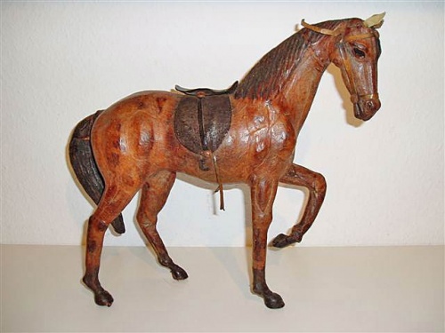 Figur-Leder-Pferd-01.jpg