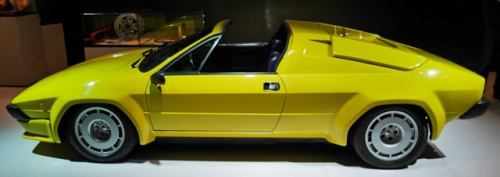 Lamborghini-Jalpa-350-1981-1988-01.jpg